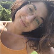 Studentessa in lettere moderne impartisce lezioni per la preparazione di esami universitari e a studenti liceo/medie